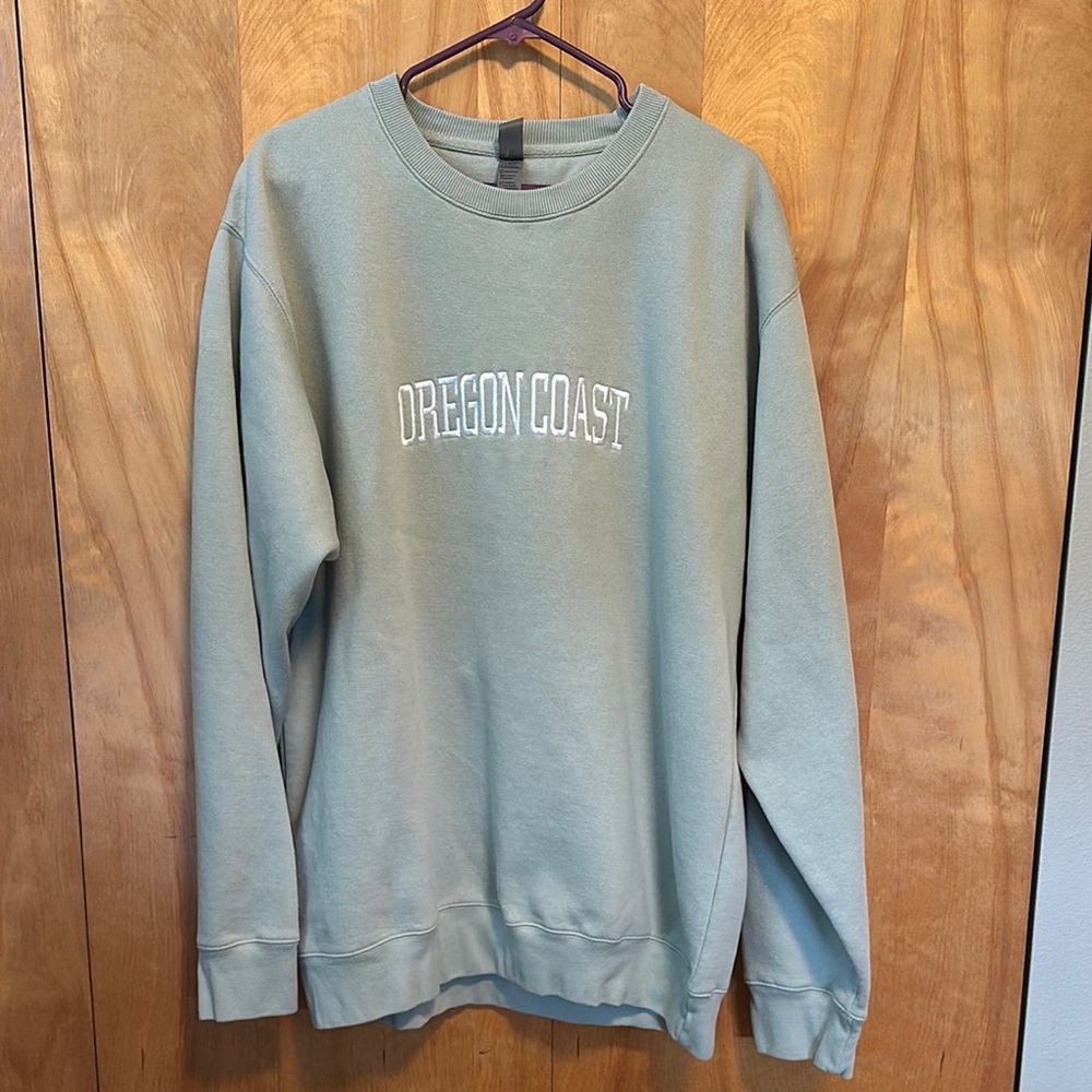 Green Crewneck Sweater with Ribbed Cuffs